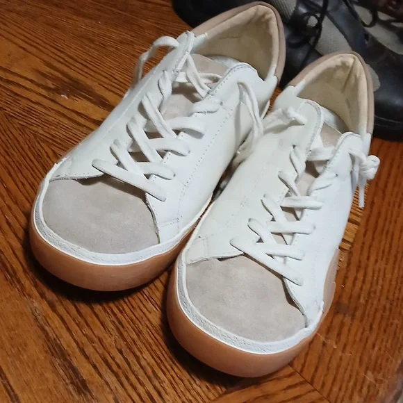 Dolce VITA WHITE LEATHER W BEIGE SUEDE Sneakers. Women's 8.5. New - Picture 9 of 12